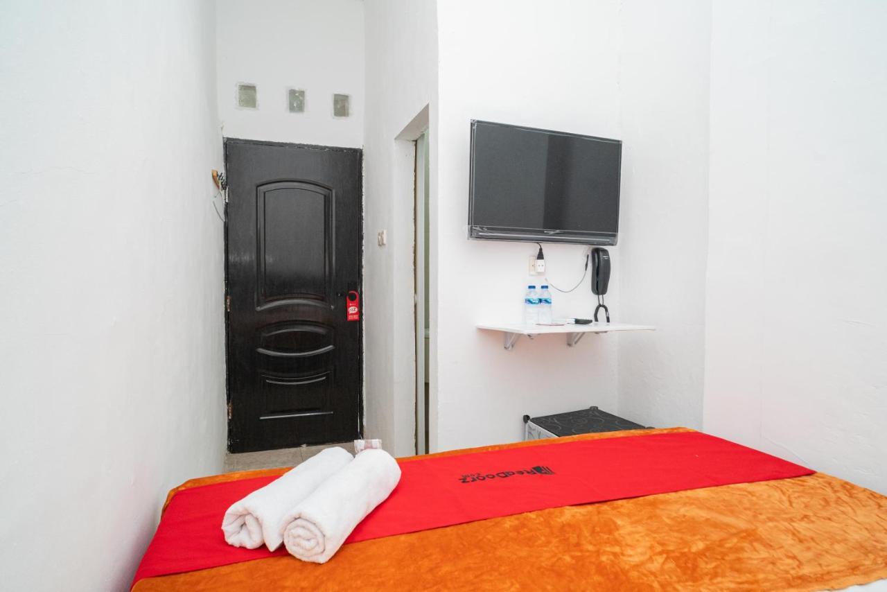 Hotel Reddoorz @ Aralia Harapan Indah Pulokendal Exterior foto
