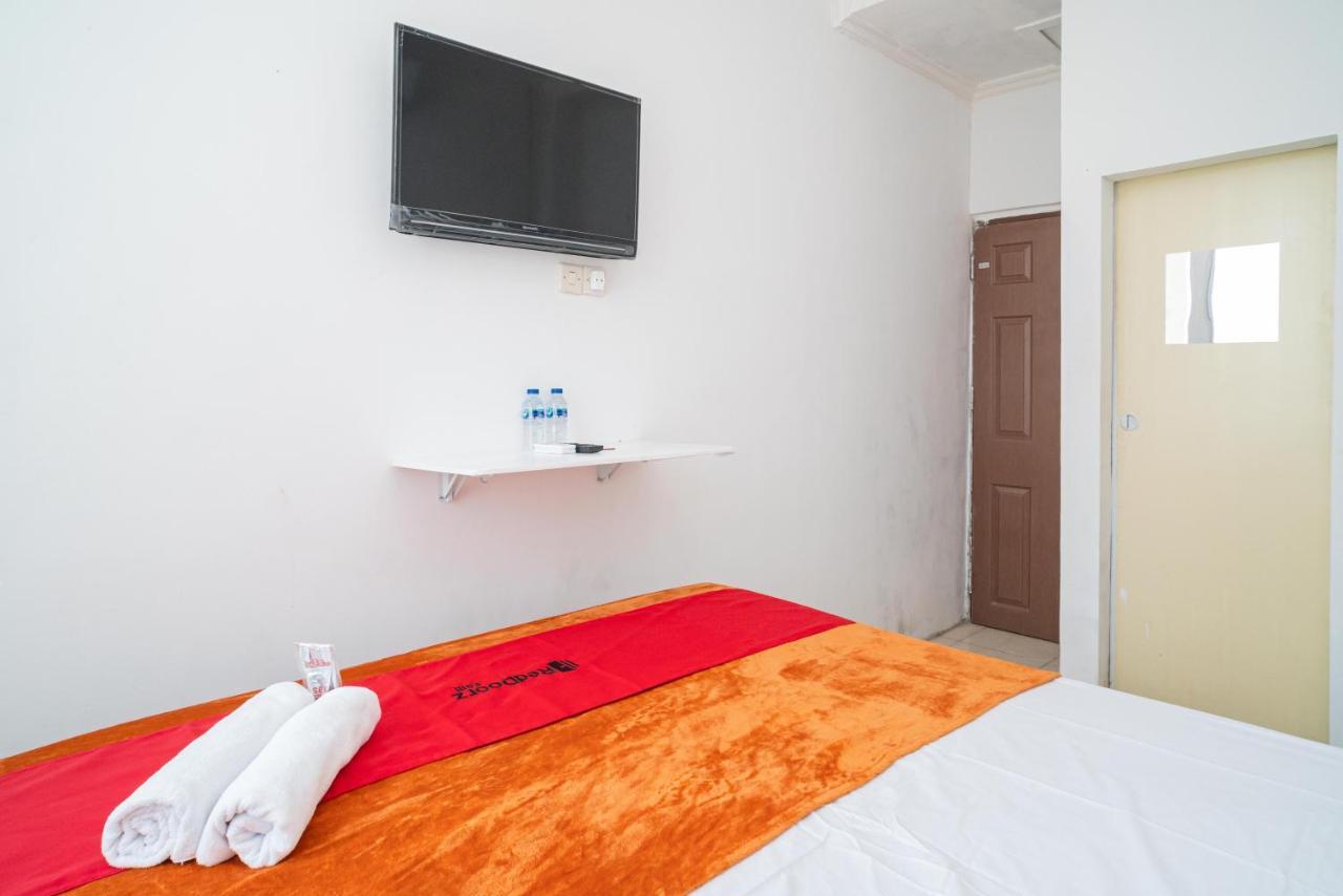 Hotel Reddoorz @ Aralia Harapan Indah Pulokendal Exterior foto