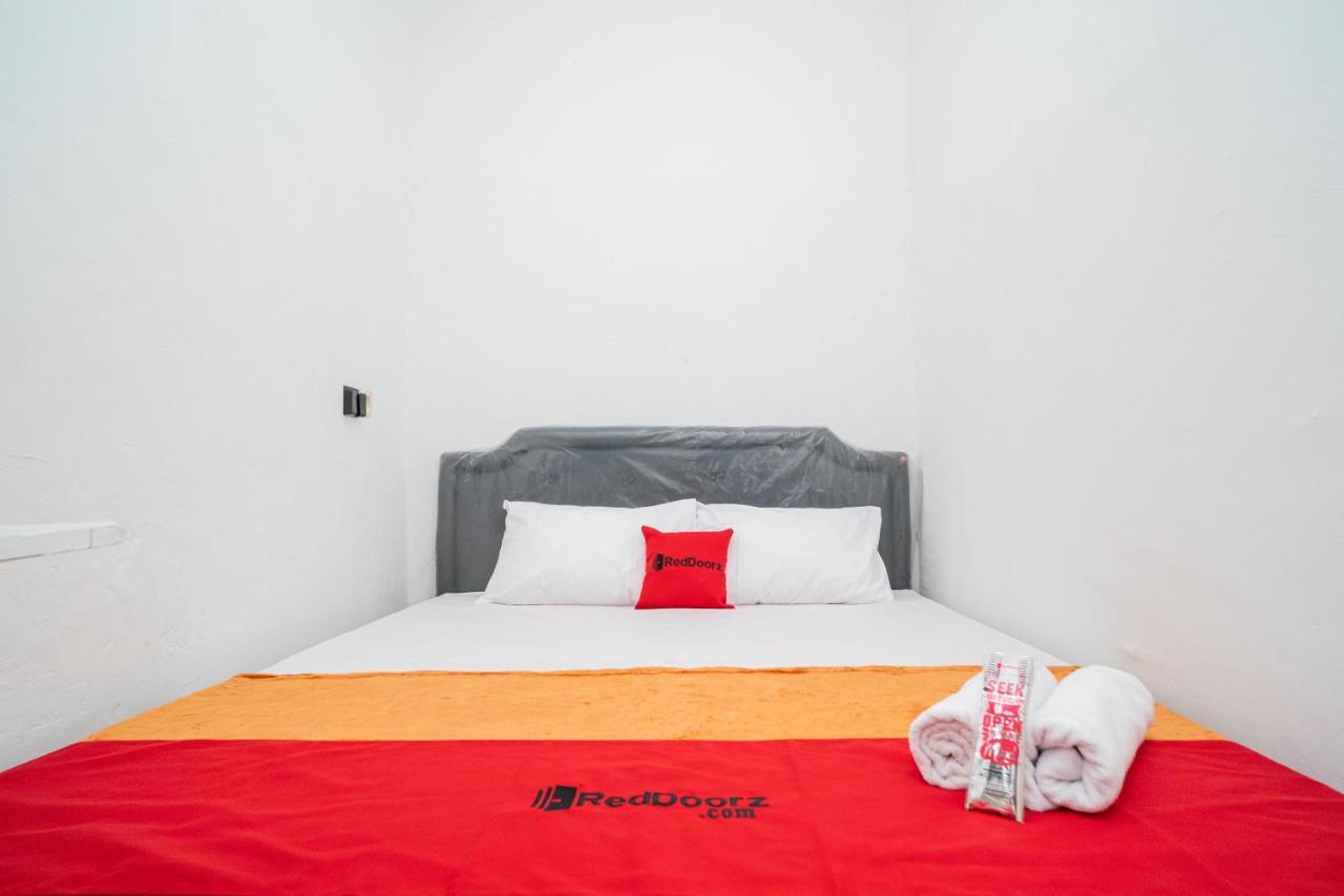 Hotel Reddoorz @ Aralia Harapan Indah Pulokendal Exterior foto