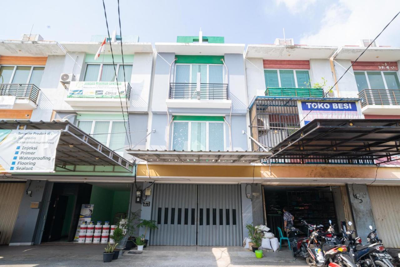 Hotel Reddoorz @ Aralia Harapan Indah Pulokendal Exterior foto